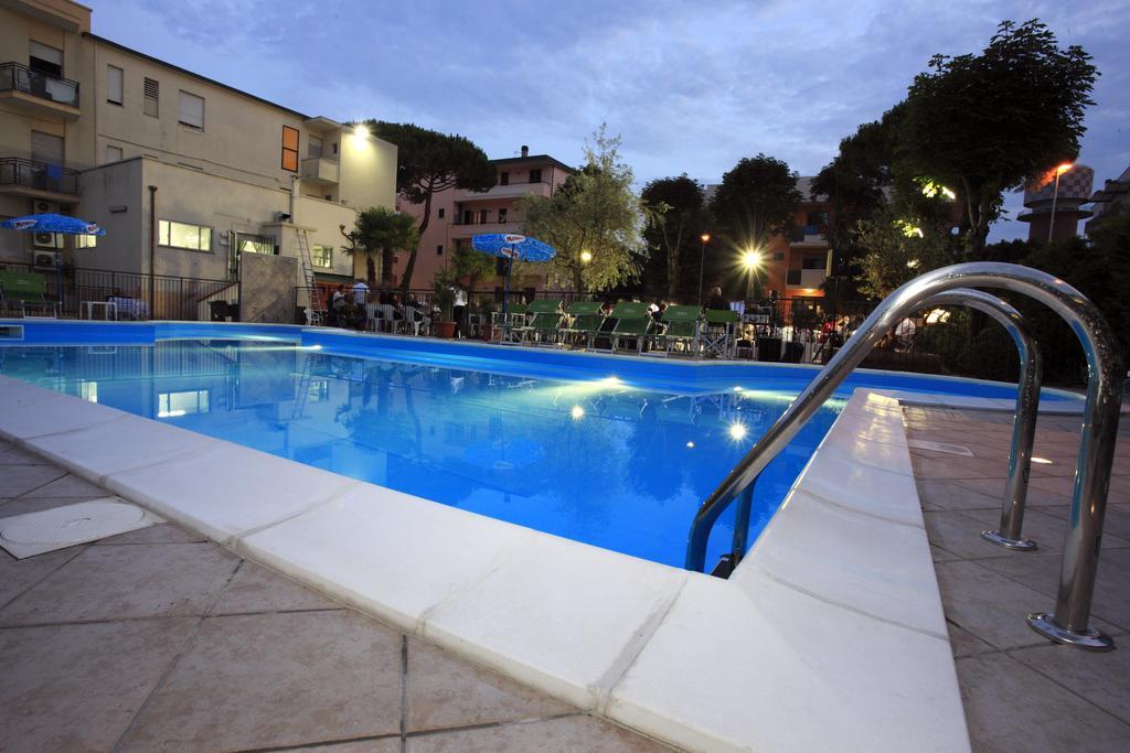 Hotel Vannini Rimini Extérieur photo
