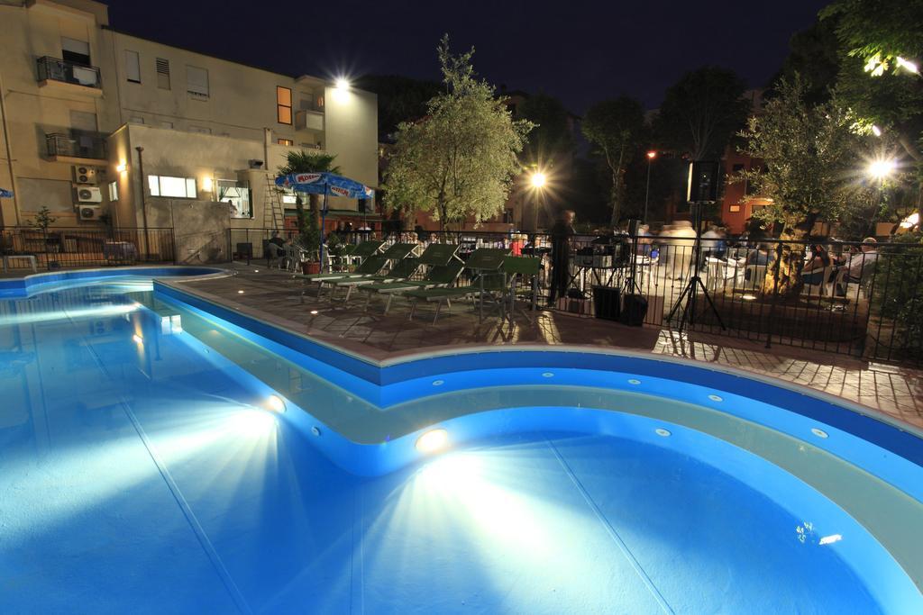 Hotel Vannini Rimini Extérieur photo