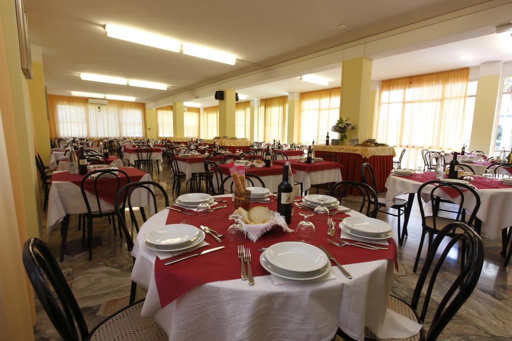 Hotel Vannini Rimini Extérieur photo